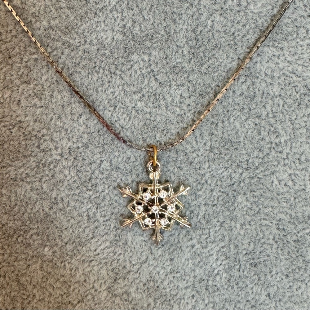 Vintage Silver Diamond Rhinestone Snowflake Charm Pendant Vintage Necklace - Picture 8 of 13